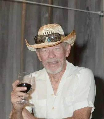 <span>Mike, 80</span>&nbsp;<span style='width: 25px; height: 16px; float: right; background-image: url(/bitmaps/flags_small/US.PNG)'>&nbsp;</span><br><span>Daytona Bea, Stany Zjednoczone</span>&nbsp;<input type='button' class='joinbtn' style='float: right' value='JOIN NOW' />