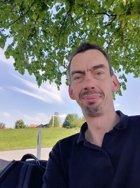 <span>Heiko, 47</span>&nbsp;<span style='width: 25px; height: 16px; float: right; background-image: url(/bitmaps/flags_small/DE.PNG)'>&nbsp;</span><br><span>München, Deutschland</span>&nbsp;<input type='button' class='joinbtn' style='float: right' value='JOIN NOW' />